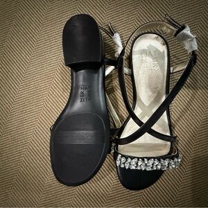 Naturalizer Black Women’s Sandals
New, cute with shinny rhinestone on toe.